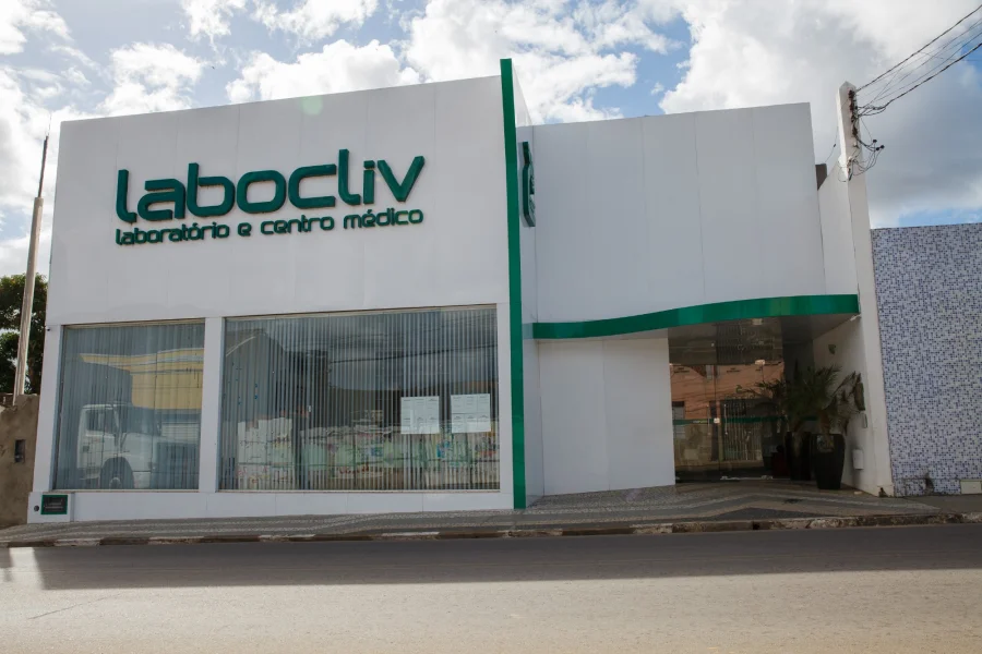 Fachada atual do Labocliv, laboratório e centro médico